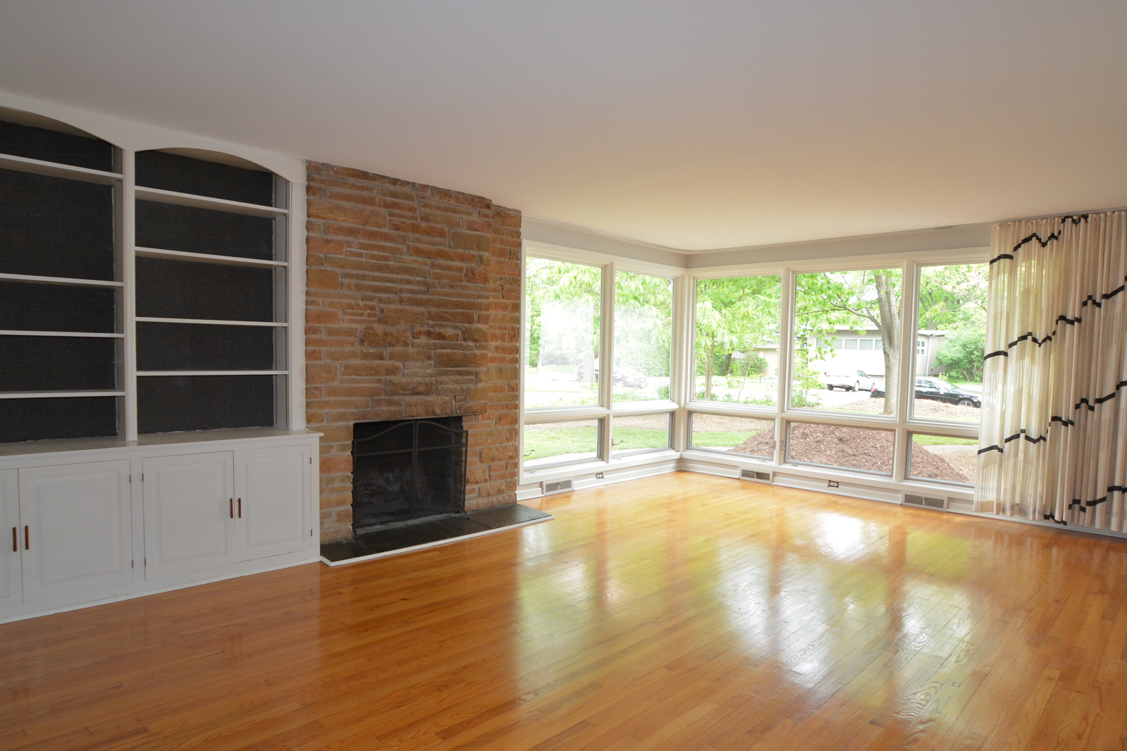346 Park Place Glencoe, IL 60022 - Photo 3 of 15 a view of an empty room with a fireplace and a window