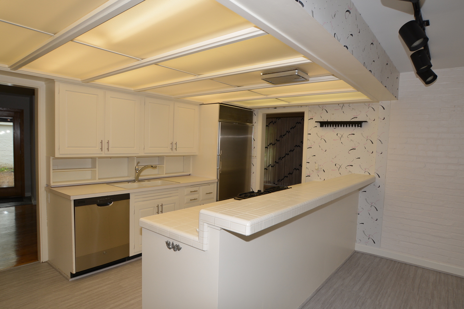 346 Park Place Glencoe, IL 60022 - Photo 7 of 15 a utility room with dryer and washer