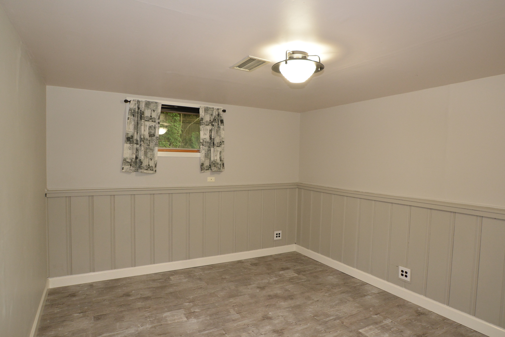 346 Park Place Glencoe, IL 60022 - Photo 9 of 15 an empty room with windows