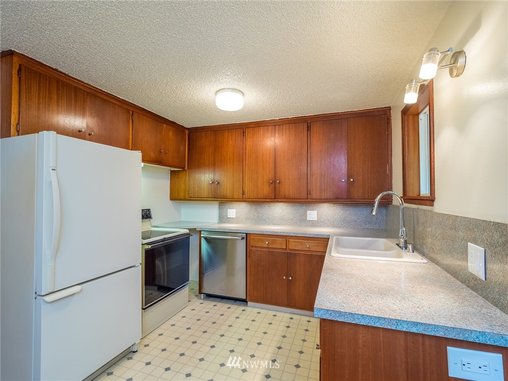 719 John Bailey Road Bothell, WA 98012 - Photo 2 of 22 Gallery Image 2