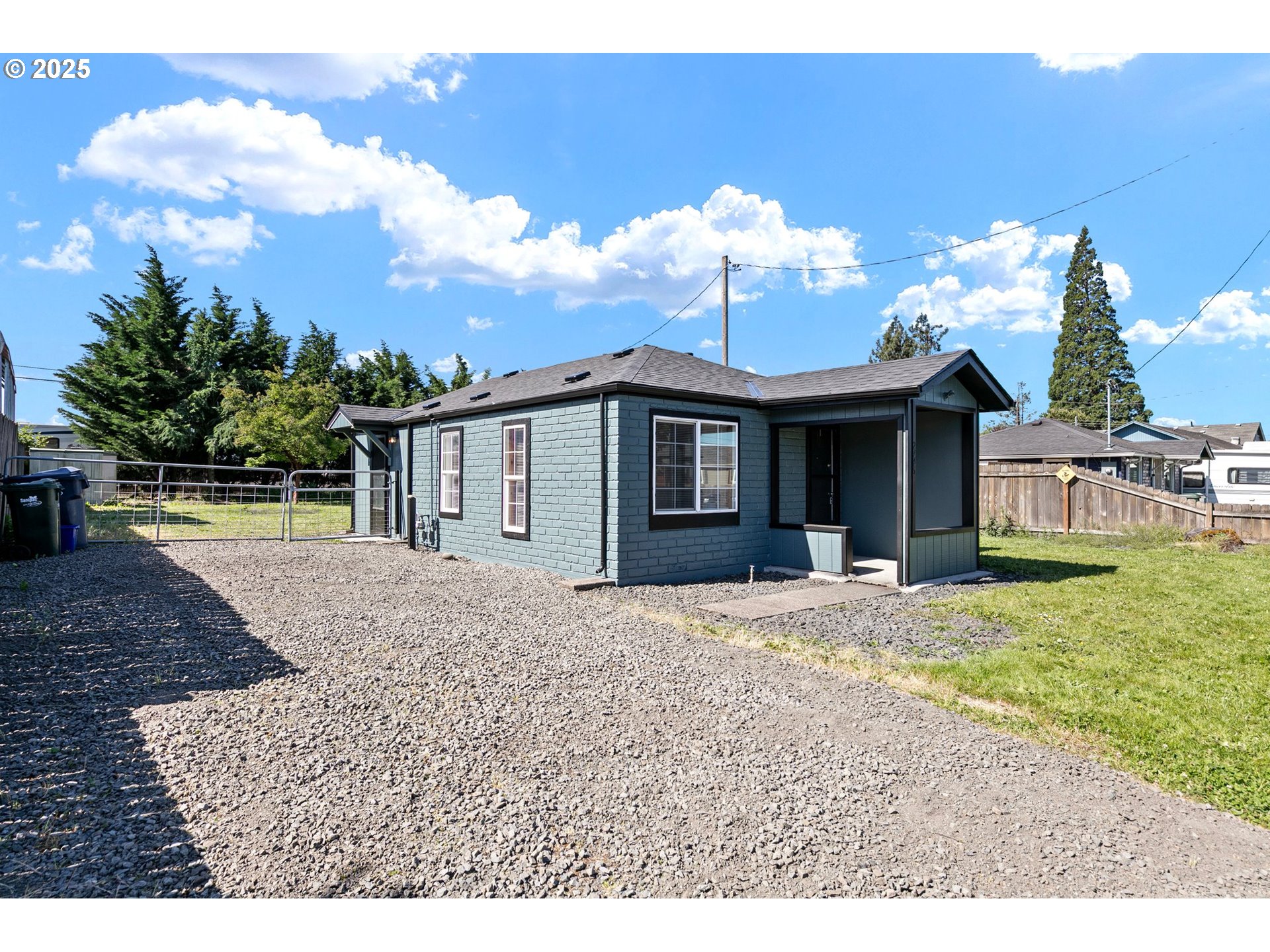 2745 C Street Springfield, OR 97477 - Photo 2 of 33