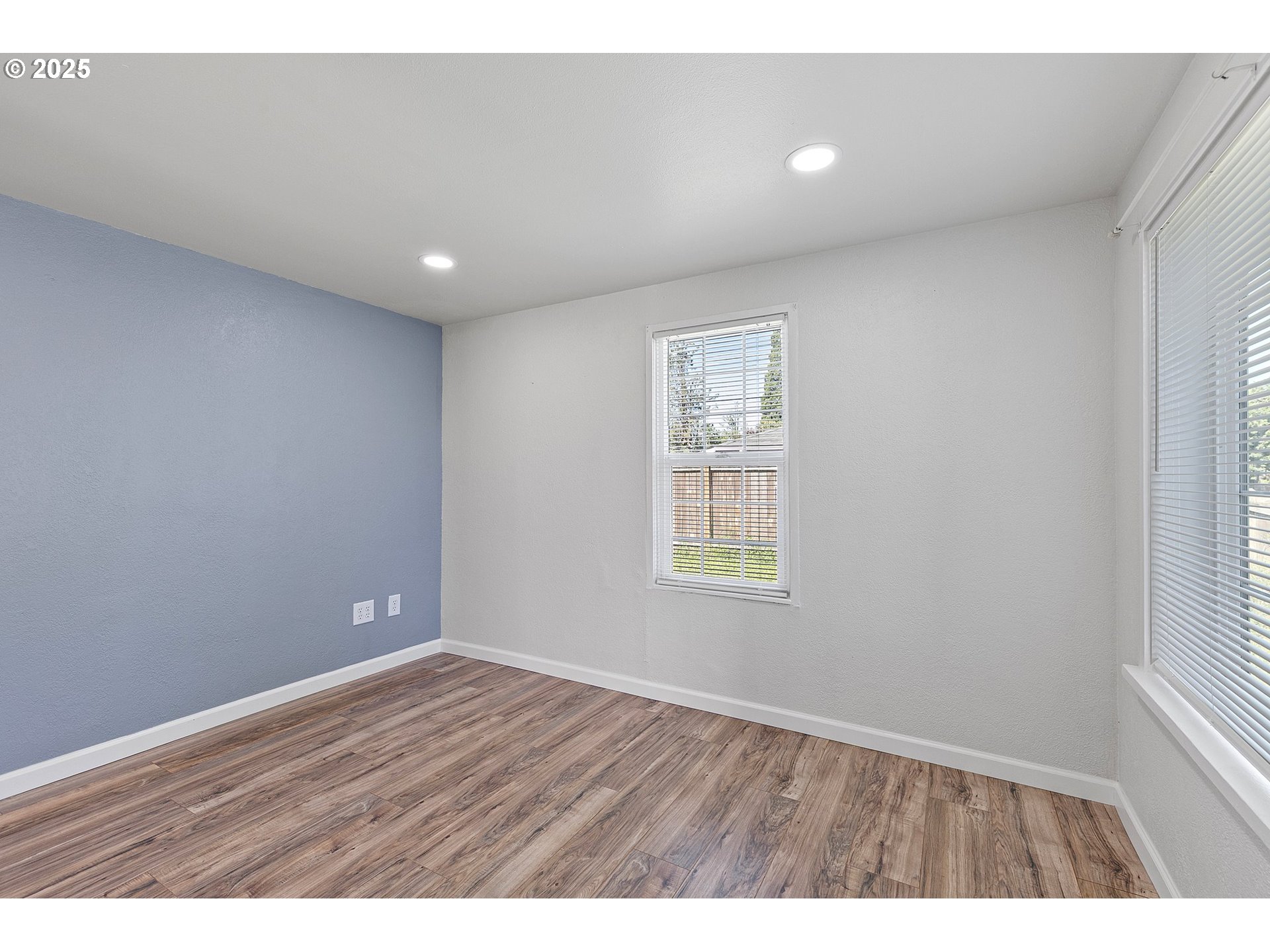 2745 C Street Springfield, OR 97477 - Photo 4 of 33