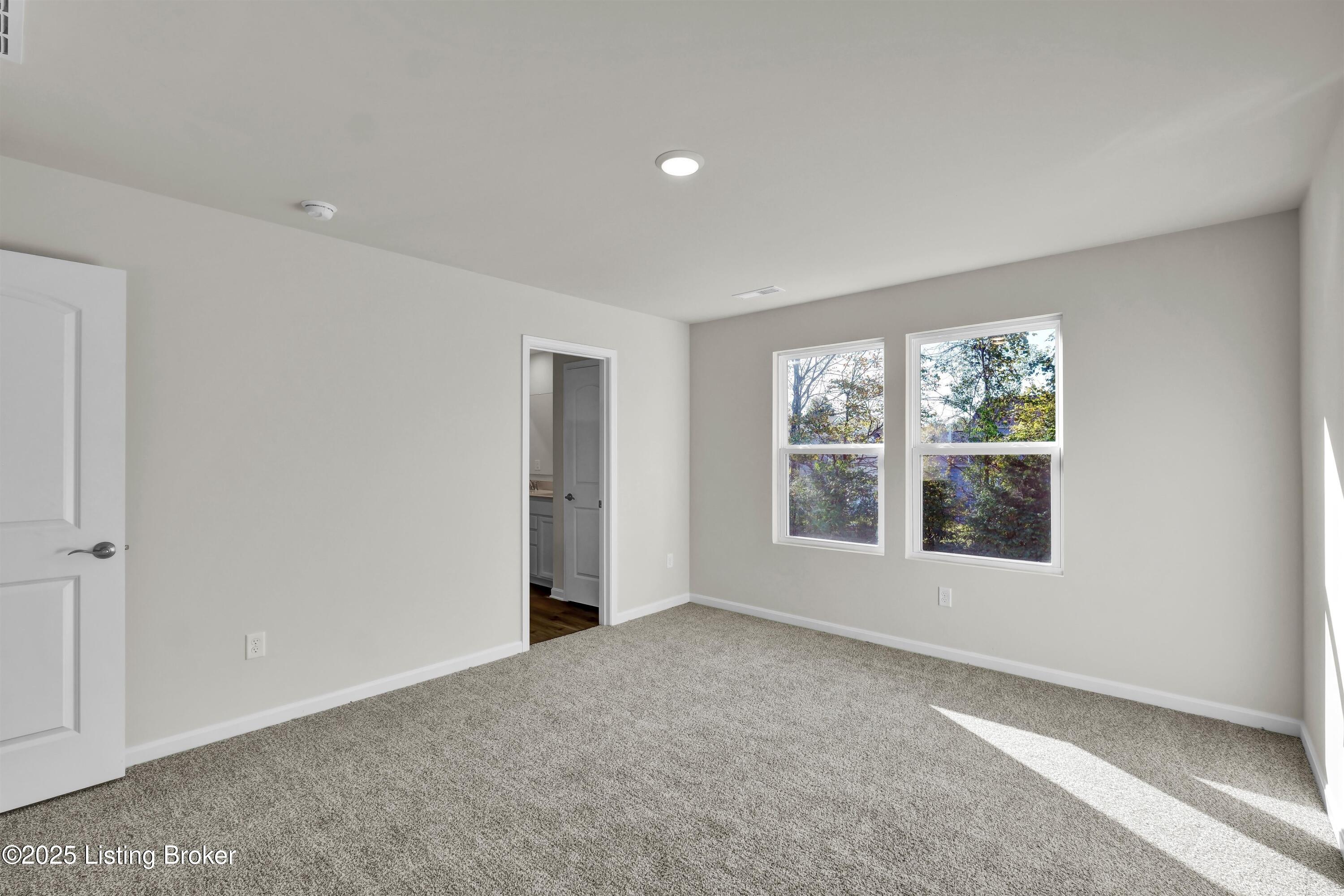 8308 Fairmount Road Louisville, KY 40228 - Photo 26 of 44 Owner's Suite