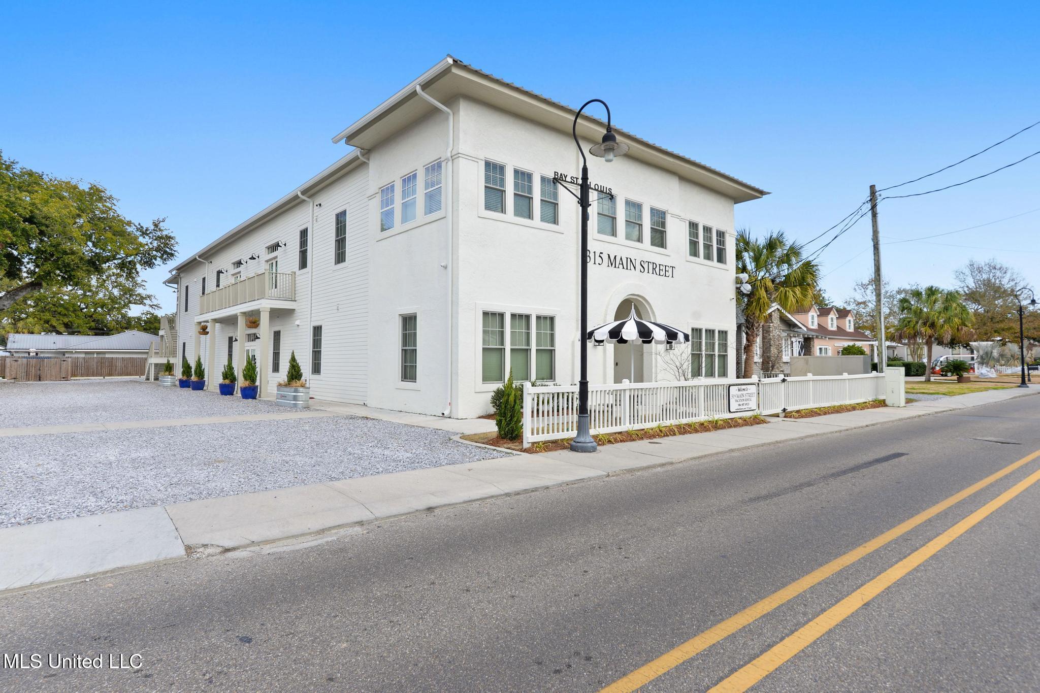 315 Main Street, Unit A Bay St. Louis, MS 39520 - Photo 2 of 29 071