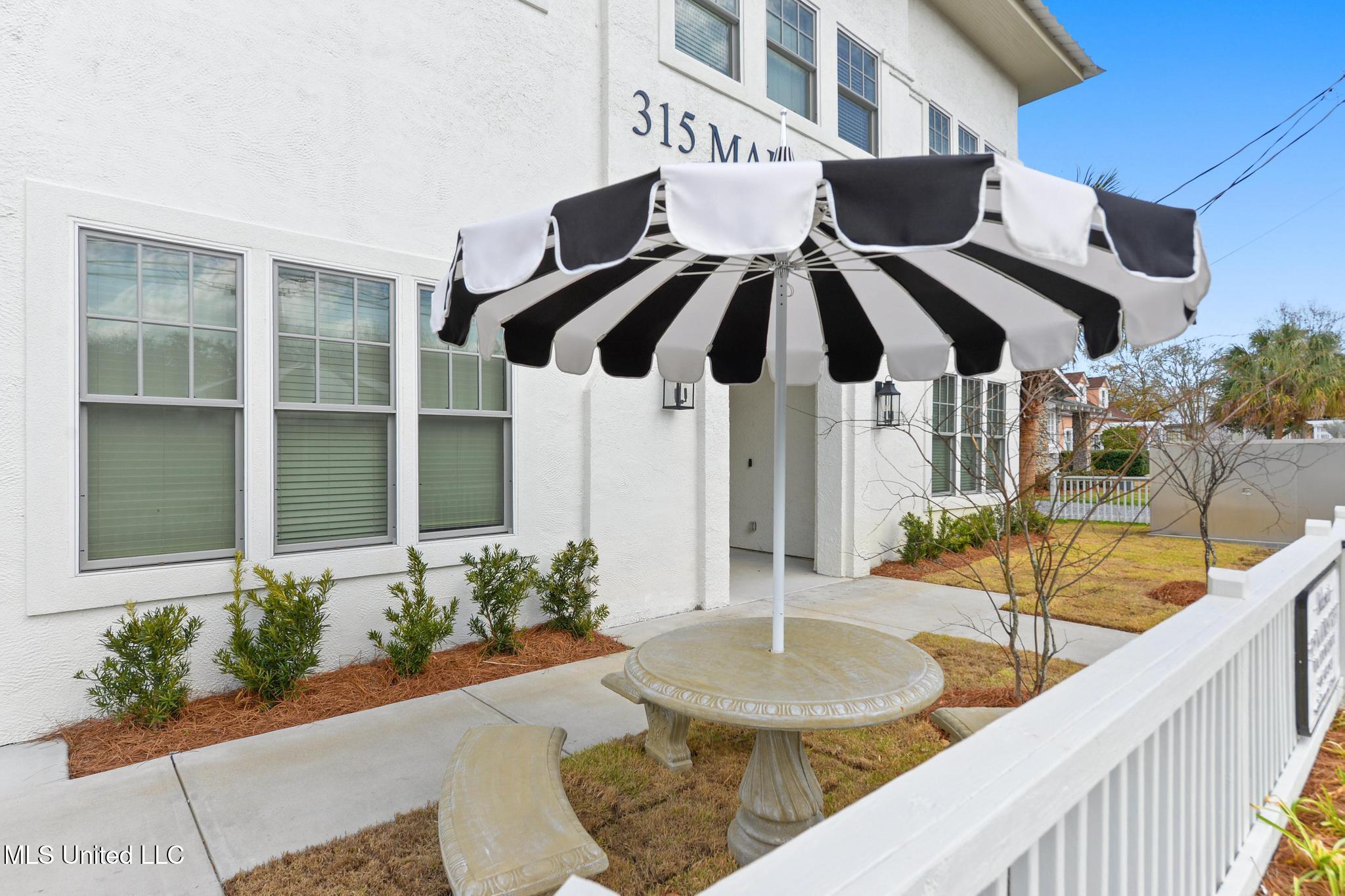 315 Main Street, Unit A Bay St. Louis, MS 39520 - Photo 4 of 29 072