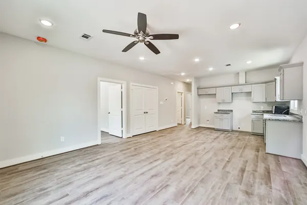 $1,750 | 420 Ave B, La Marque, TX 77568