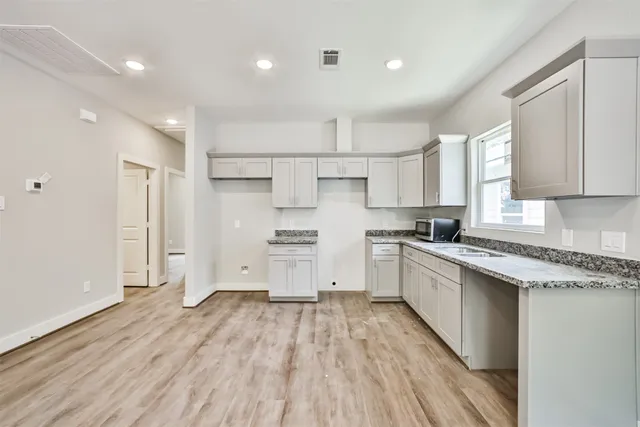 $1,750 | 420 Ave B, La Marque, TX 77568