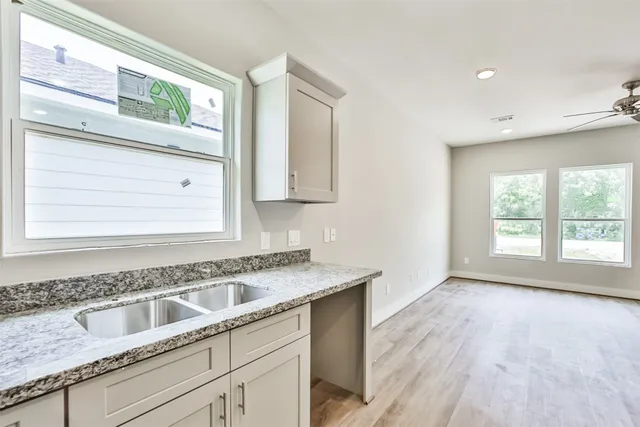 $1,750 | 420 Ave B, La Marque, TX 77568