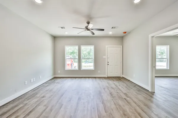 $1,750 | 420 Ave B, La Marque, TX 77568