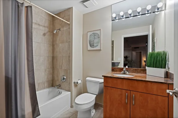 $650,000 | 160 East Illinois Street, Unit 1302, Chicago, IL 60611