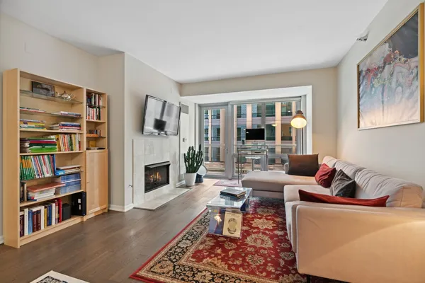 $650,000 | 160 East Illinois Street, Unit 1302, Chicago, IL 60611