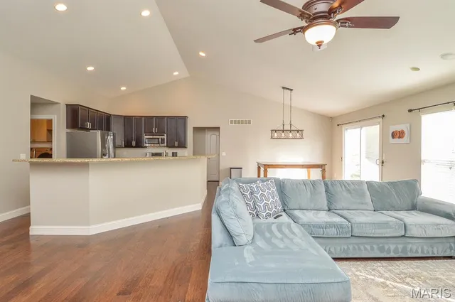 $455,000 | 816 Briar Lake Place, Columbia, IL 62236