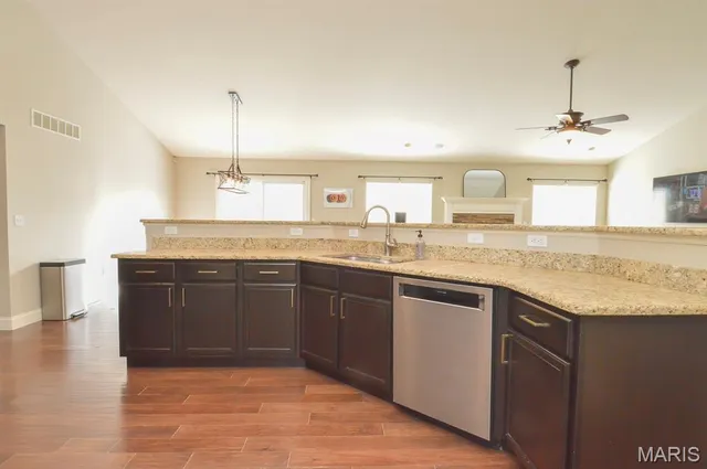 $455,000 | 816 Briar Lake Place, Columbia, IL 62236