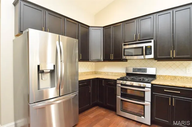 $455,000 | 816 Briar Lake Place, Columbia, IL 62236