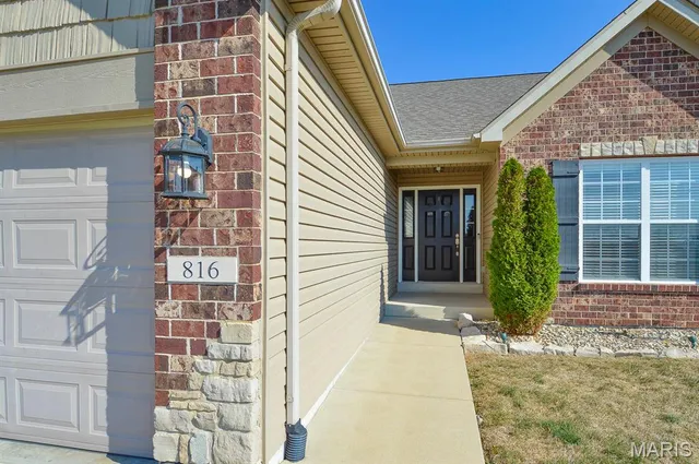 $479,000 | 816 Briar Lake Place, Columbia, IL 62236