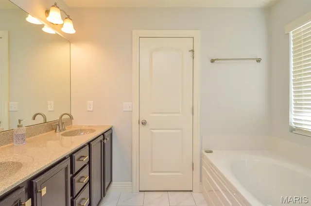 $479,000 | 816 Briar Lake Place, Columbia, IL 62236