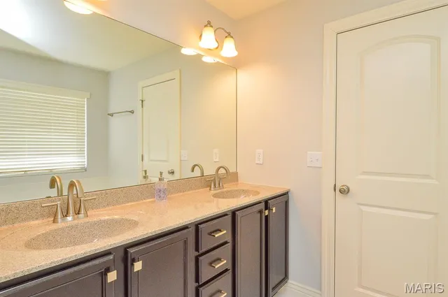 $479,000 | 816 Briar Lake Place, Columbia, IL 62236