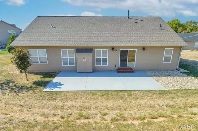 $479,000 | 816 Briar Lake Place, Columbia, IL 62236