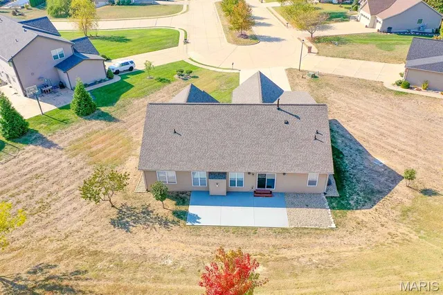 $479,000 | 816 Briar Lake Place, Columbia, IL 62236