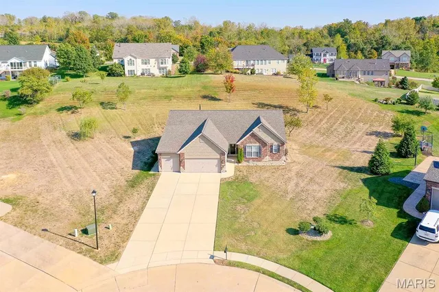 $455,000 | 816 Briar Lake Place, Columbia, IL 62236
