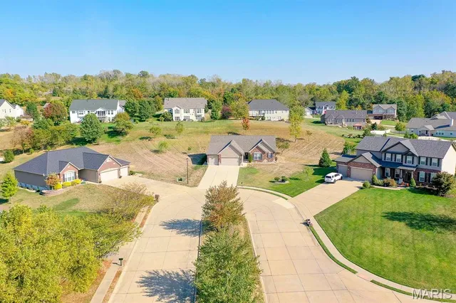 $455,000 | 816 Briar Lake Place, Columbia, IL 62236