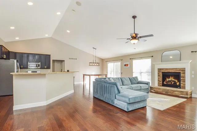 $479,000 | 816 Briar Lake Place, Columbia, IL 62236