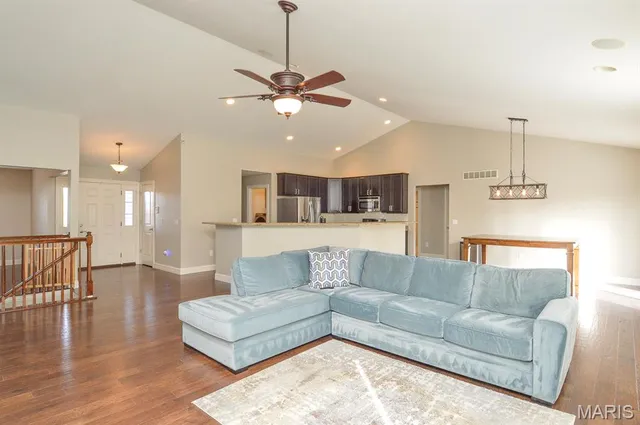 $455,000 | 816 Briar Lake Place, Columbia, IL 62236