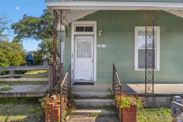 $300,000 | 796 South E Street, Pensacola, FL 32502