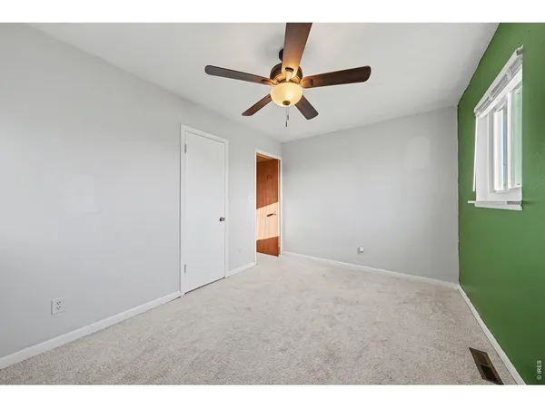 a view of empty room with window