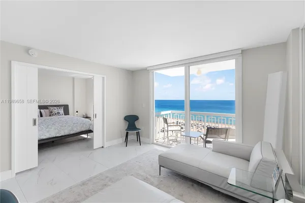 $5,000 | 401 Ocean Drive, Unit 918, Miami Beach, FL 33139