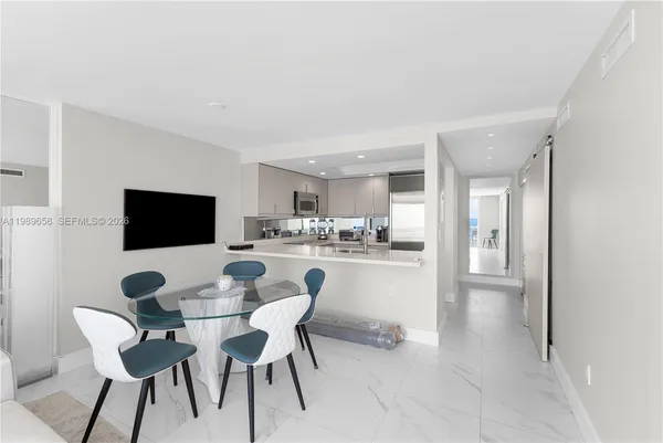 $5,000 | 401 Ocean Drive, Unit 918, Miami Beach, FL 33139