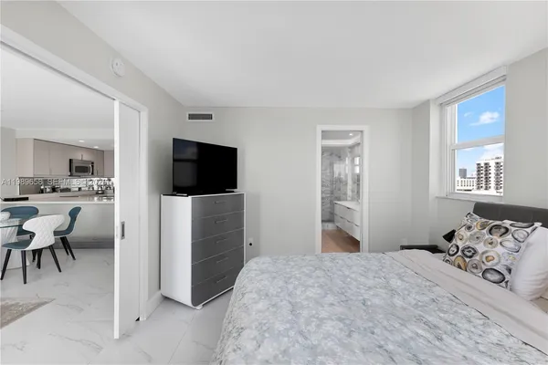 $5,000 | 401 Ocean Drive, Unit 918, Miami Beach, FL 33139