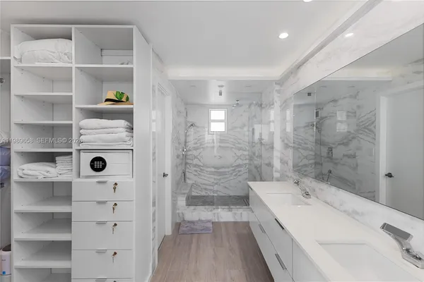 $5,000 | 401 Ocean Drive, Unit 918, Miami Beach, FL 33139