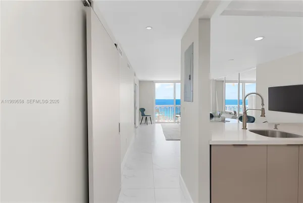$5,000 | 401 Ocean Drive, Unit 918, Miami Beach, FL 33139