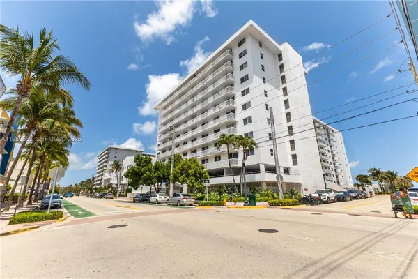 $5,000 | 401 Ocean Drive, Unit 918, Miami Beach, FL 33139