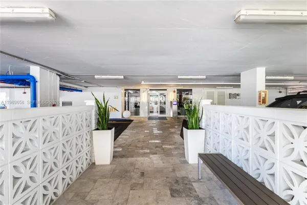 $5,000 | 401 Ocean Drive, Unit 918, Miami Beach, FL 33139