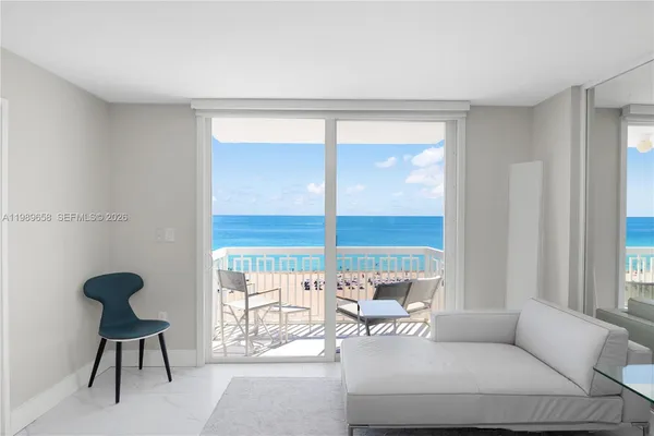 $5,000 | 401 Ocean Drive, Unit 918, Miami Beach, FL 33139