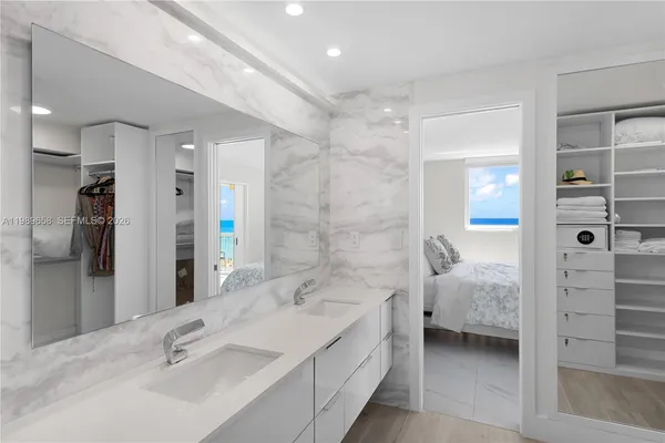 $5,000 | 401 Ocean Drive, Unit 918, Miami Beach, FL 33139