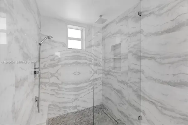 $5,000 | 401 Ocean Drive, Unit 918, Miami Beach, FL 33139