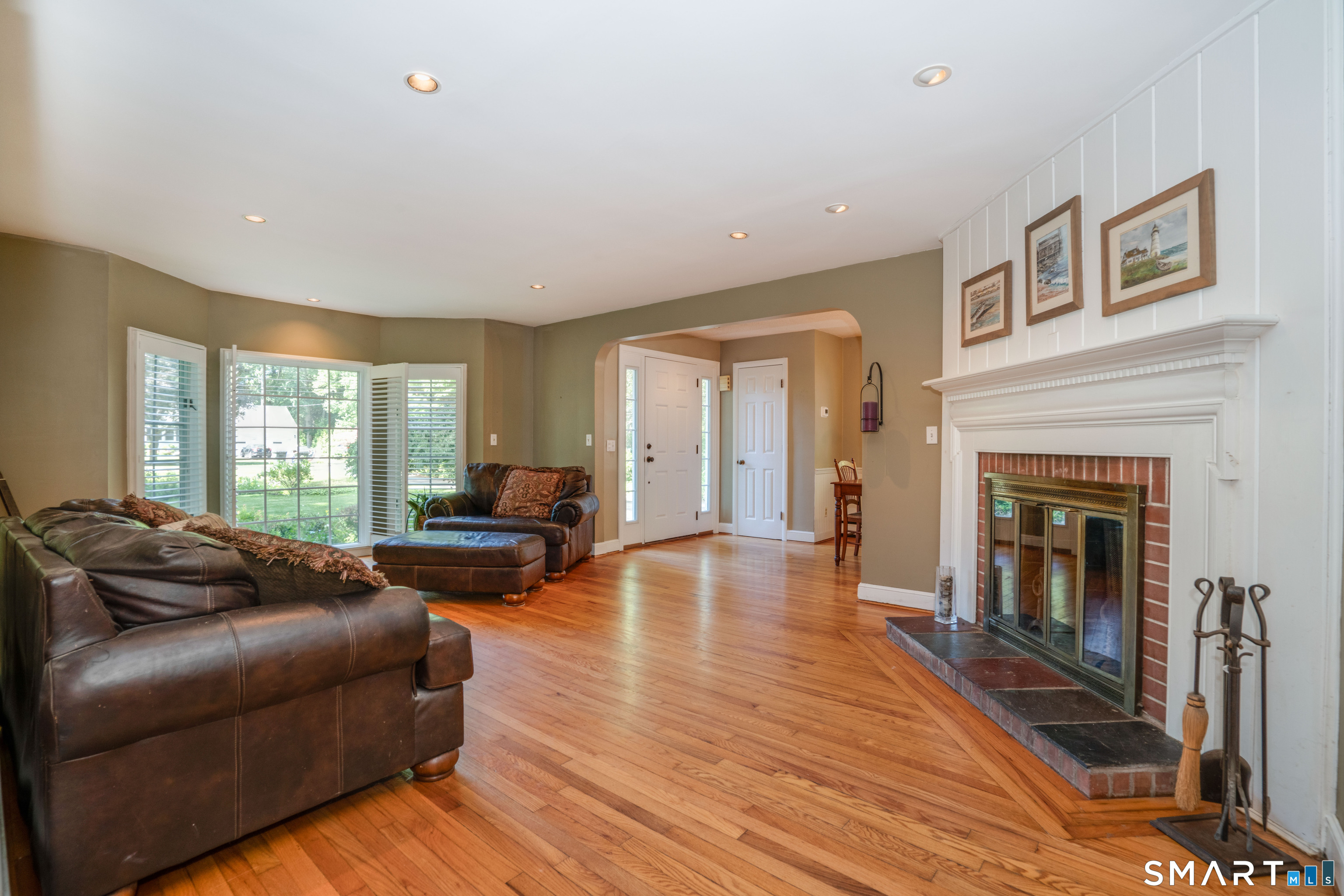 38 Hickory Hill Road Simsbury, CT 06070 - Photo 8 of 40 Living room