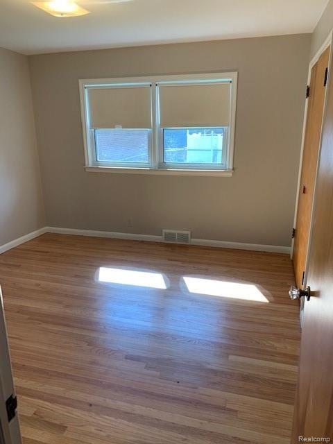 15045 Champaign Road Allen Park, MI 48101 - Photo 16 of 36 3rd Bedroom