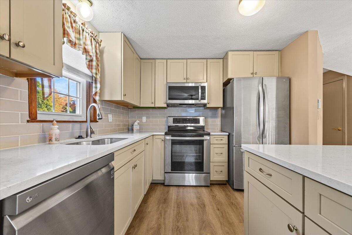 20 Village Green Drive Saco, ME 04072 - Photo 8 of 39 Kitchen
