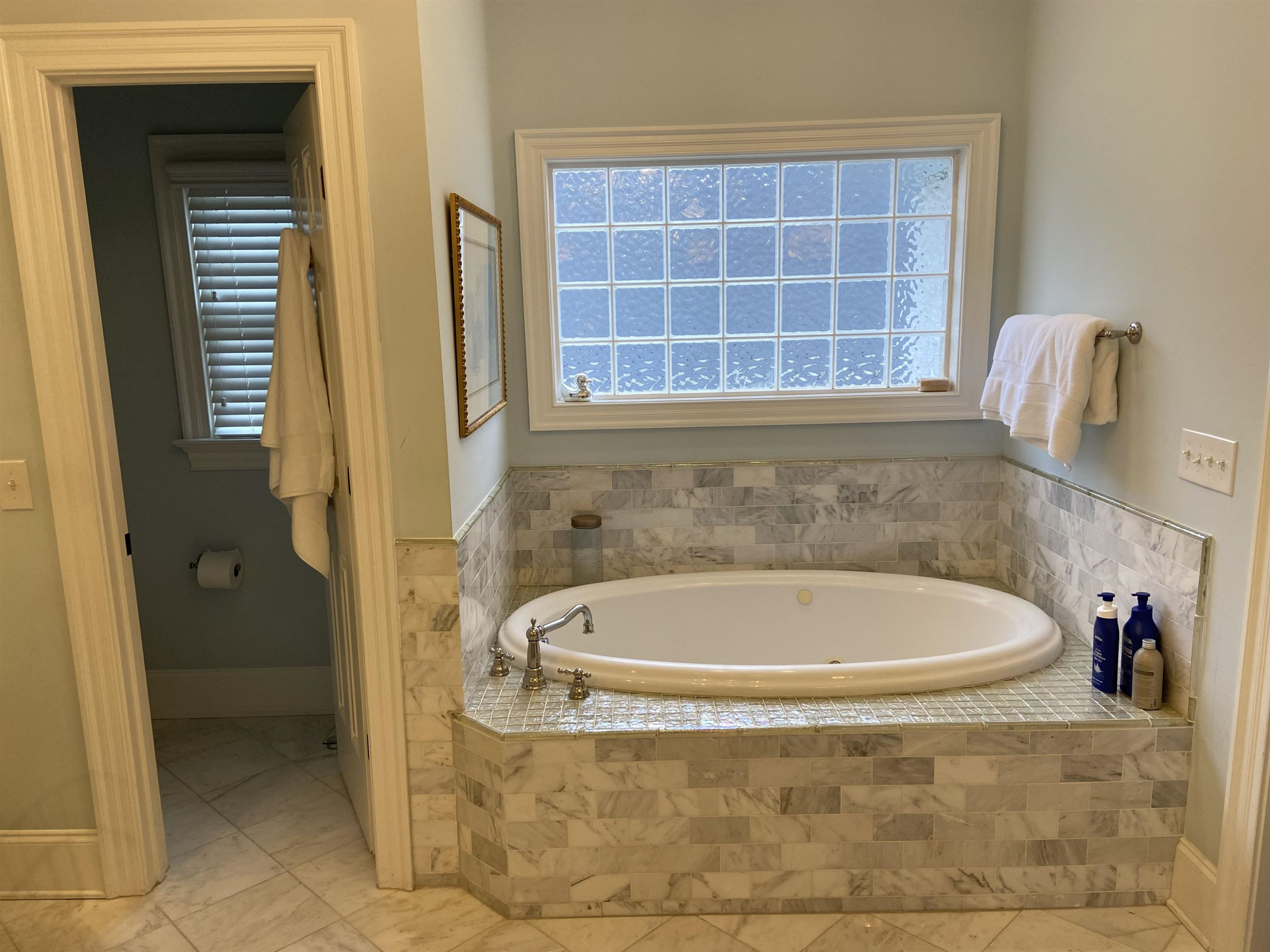 3319 Hampton Road Raleigh, NC 27607 - Photo 15 of 18 a bathroom with a tub