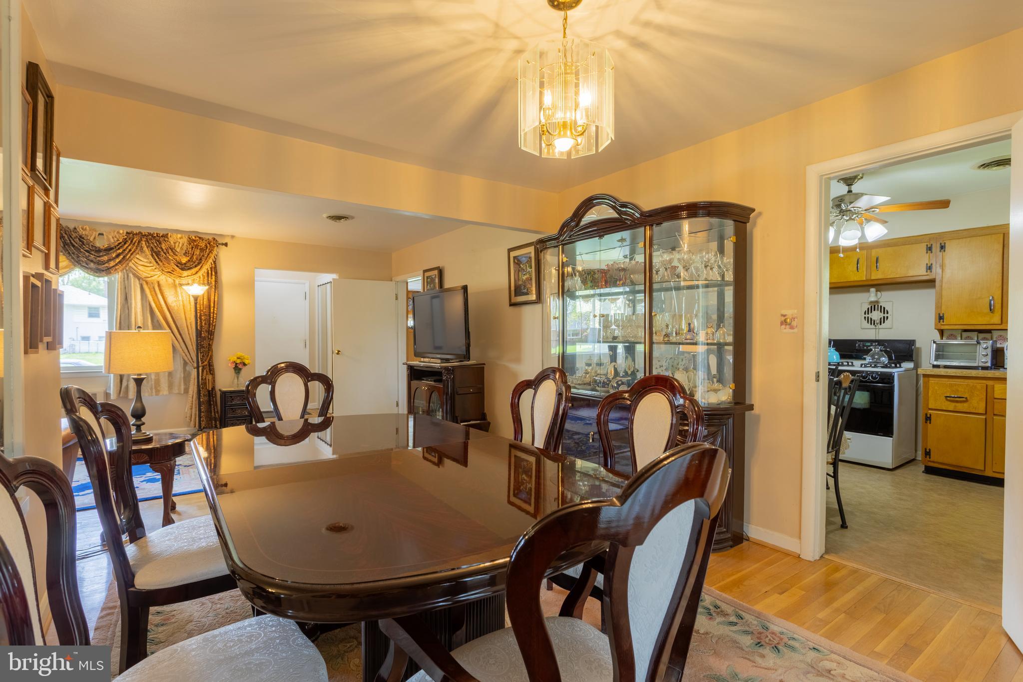 6607 Baythorne Road Baltimore, MD 21209 - Photo 9 of 42