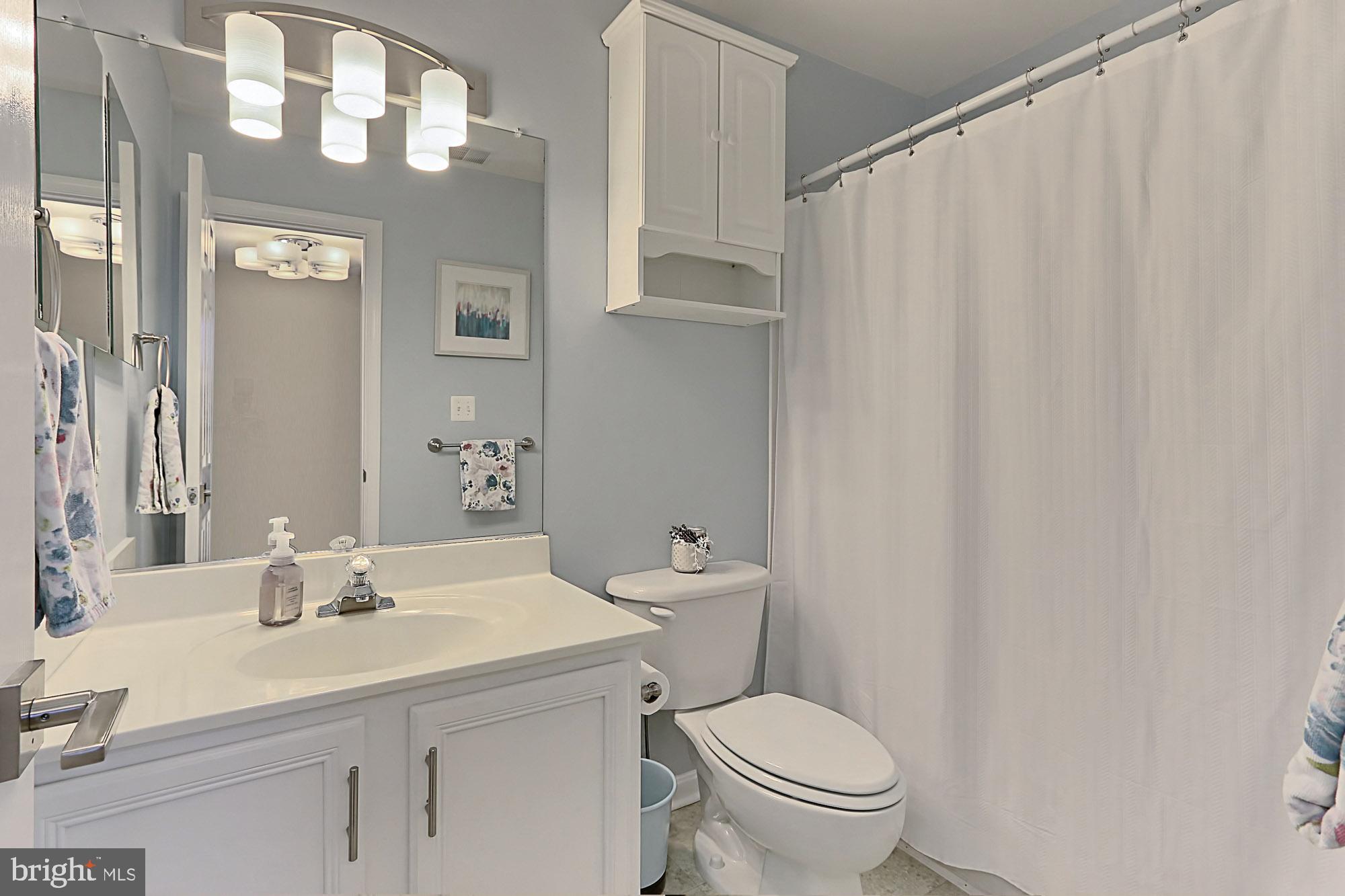 34 West Glebe Road Alexandria, VA 22305 - Photo 29 of 41 Bath