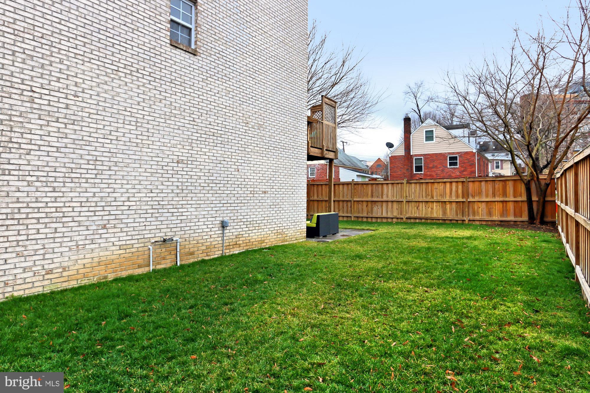 34 West Glebe Road Alexandria, VA 22305 - Photo 40 of 41 Large Side and Rear Yard