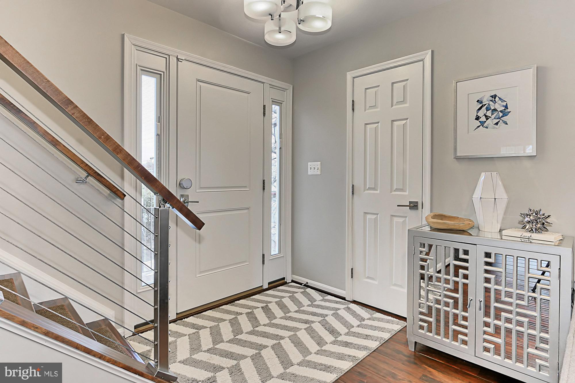 34 West Glebe Road Alexandria, VA 22305 - Photo 5 of 41 Foyer