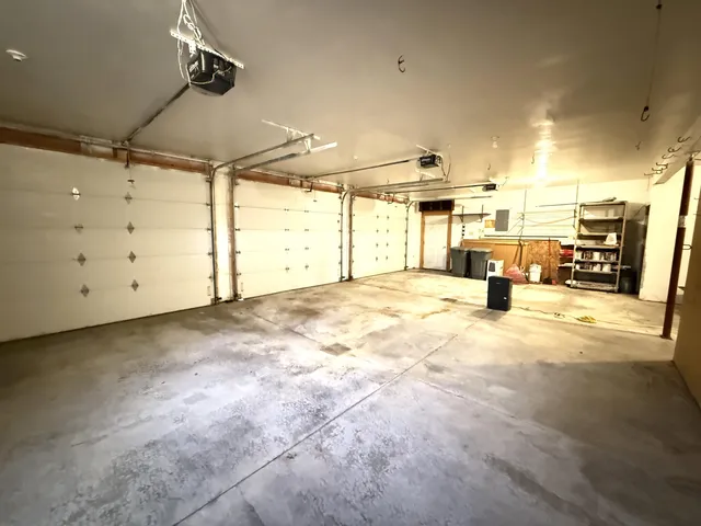 a view of a livingroom with furniture