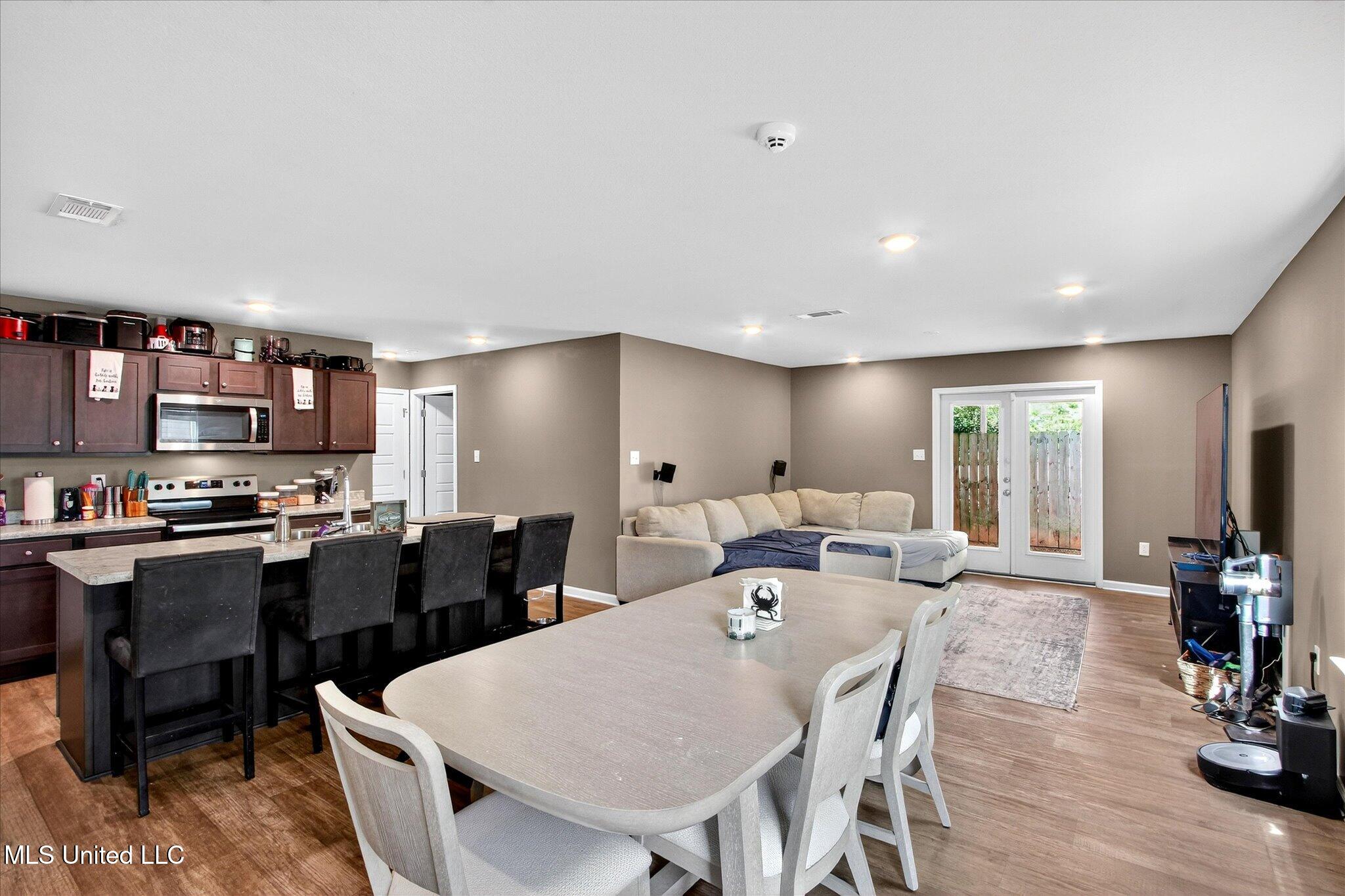 2117 Toulouse Street Ocean Springs, MS 39564 - Photo 7 of 62 07-007