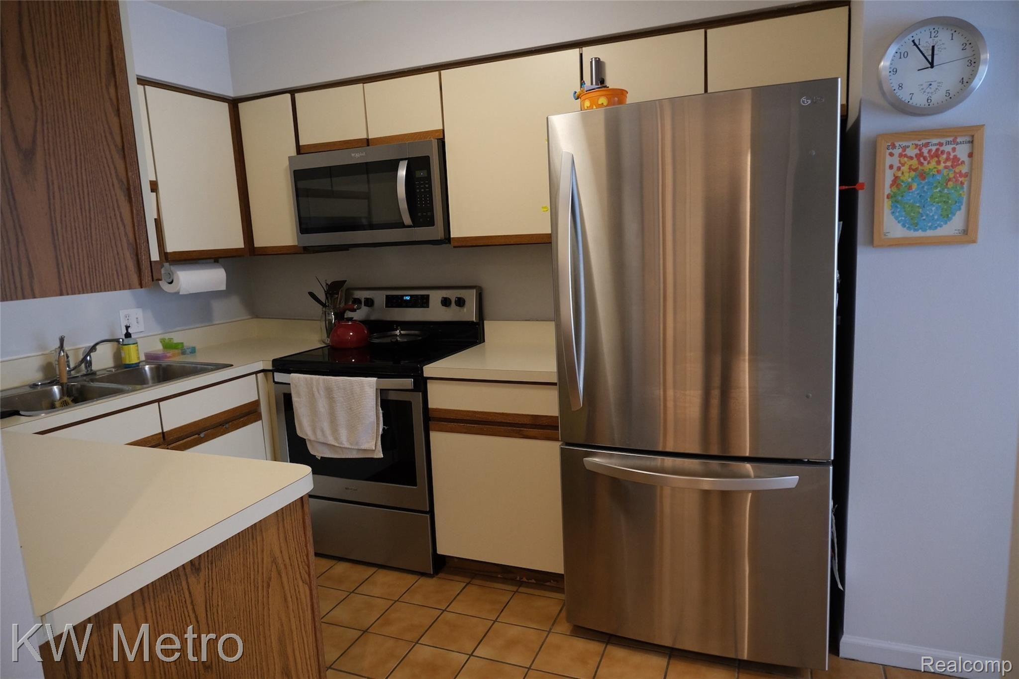 645 South Crooks Road Clawson, MI 48017 - Photo 8 of 18 Kitchen (view from garage entry hall)